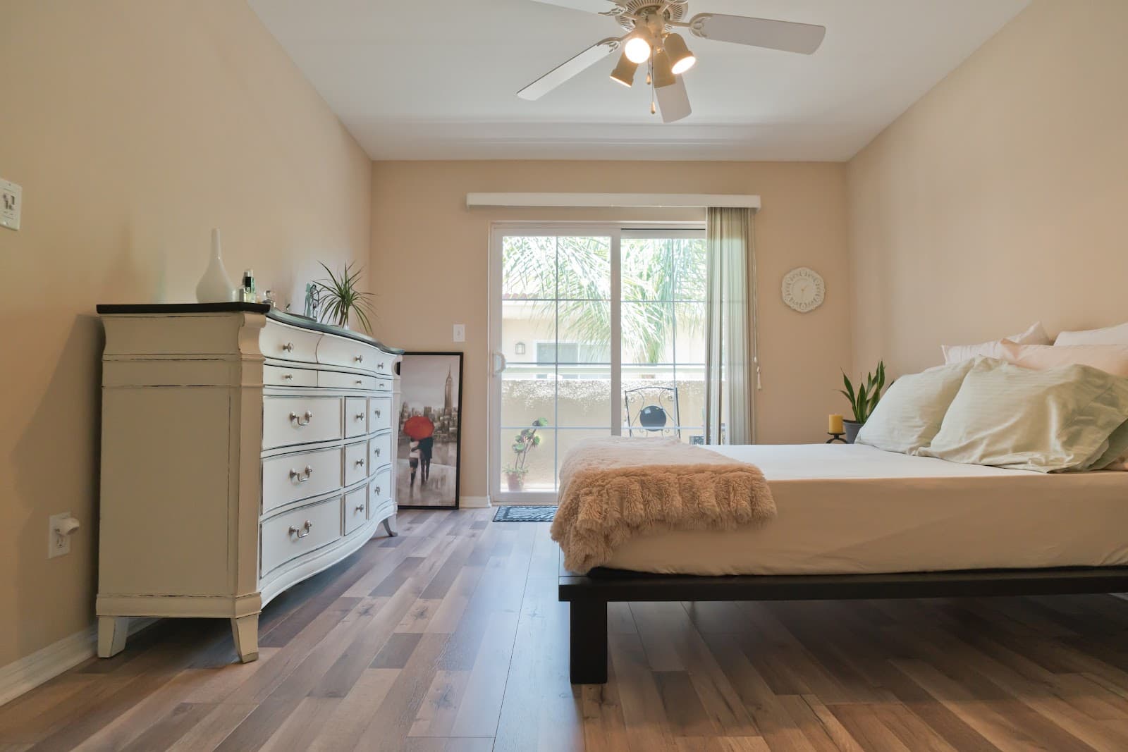 Olive Plaza Apartments photo 2