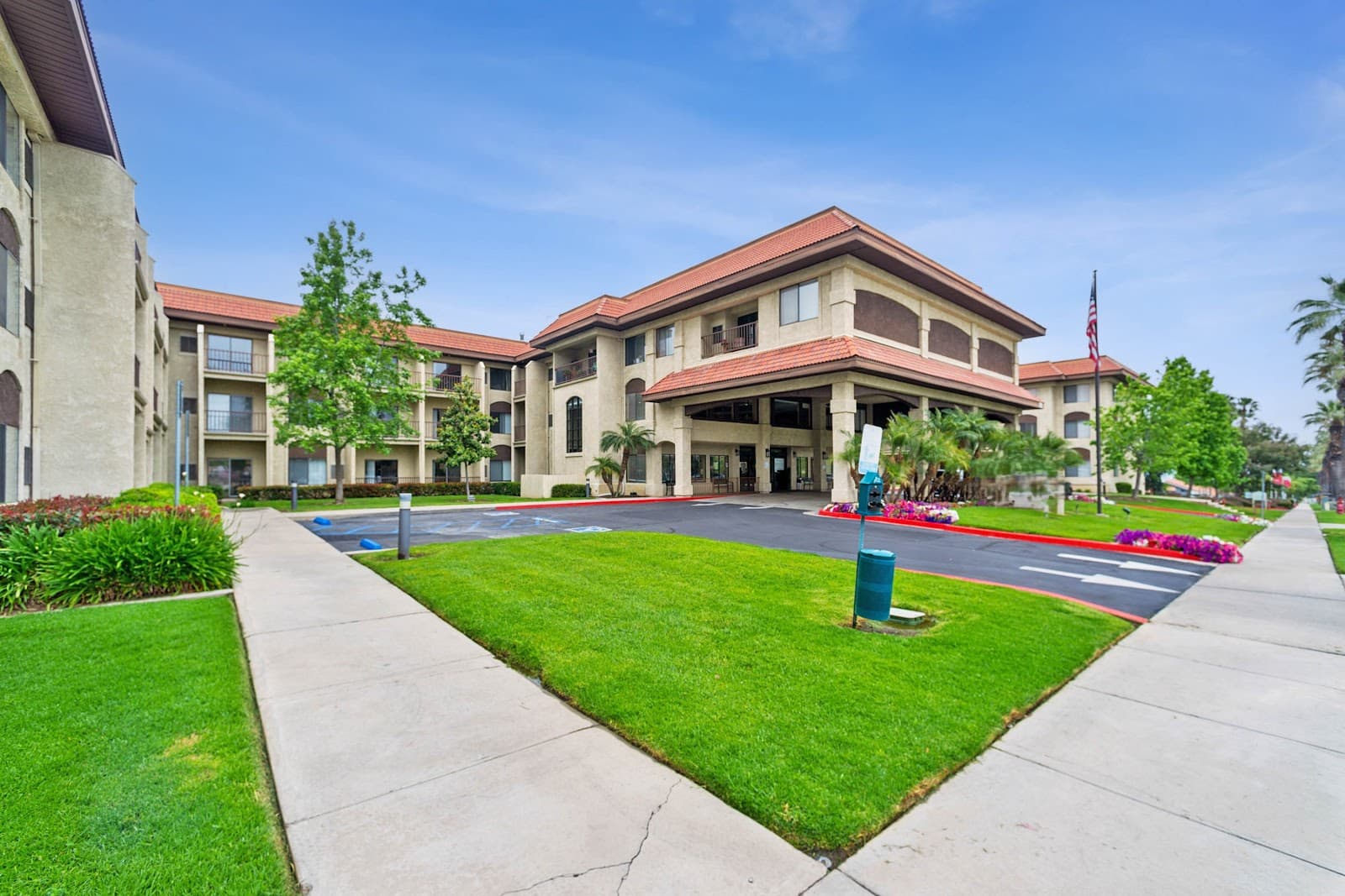 Vista Corona Senior Living photo 2