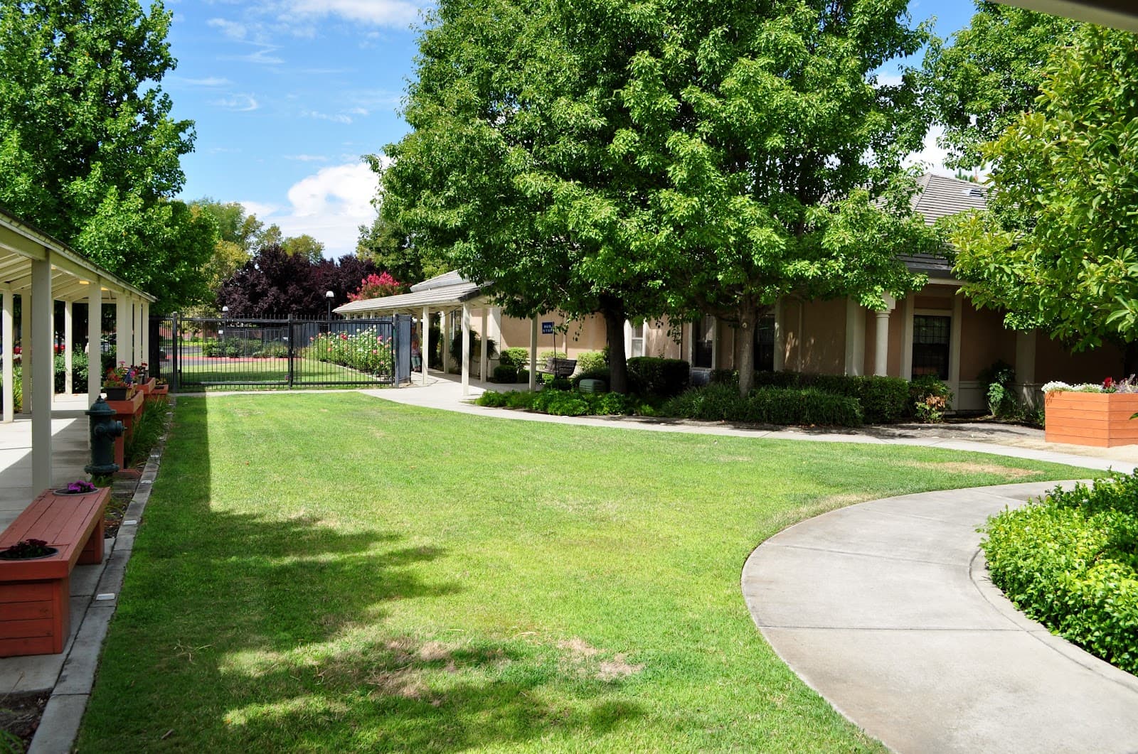 Revere Court Of Sacramento photo 4