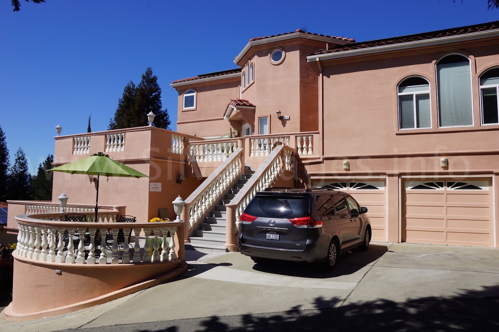 Reyes Guest Home Navaronne II