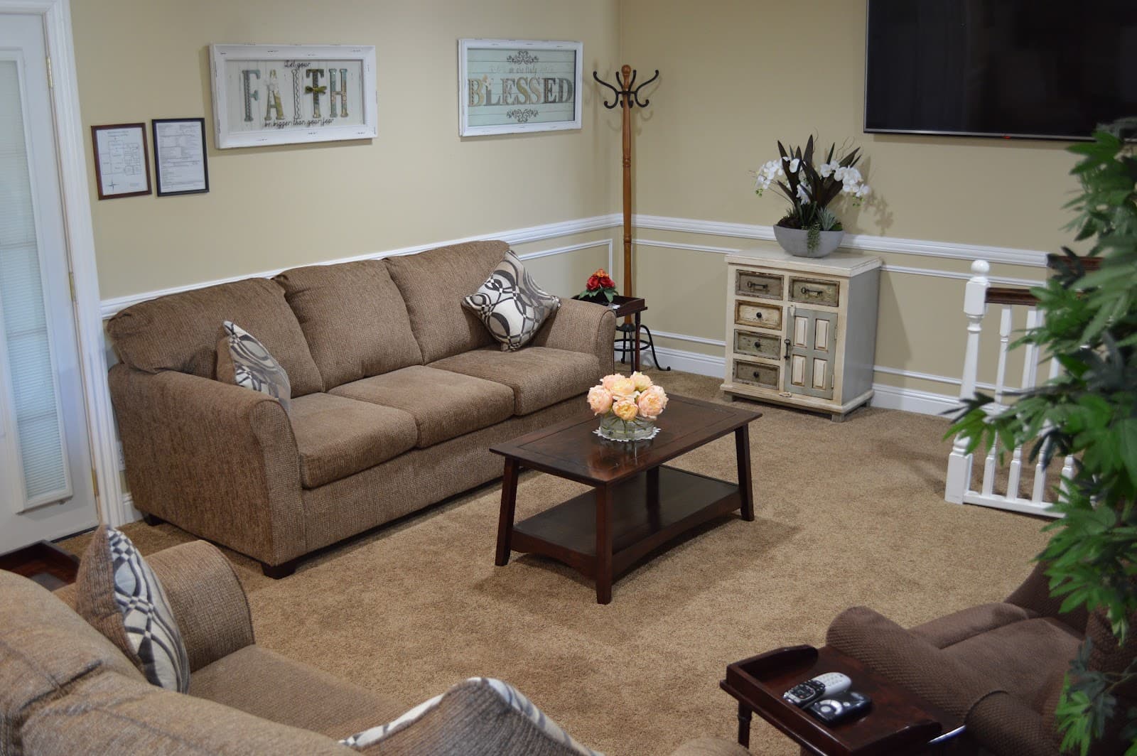 Rose Meadow Manor photo 4