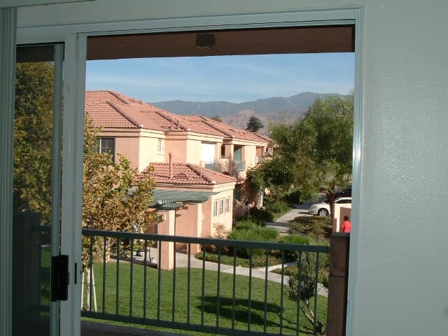 Jeffrey Court Apartments photo 5