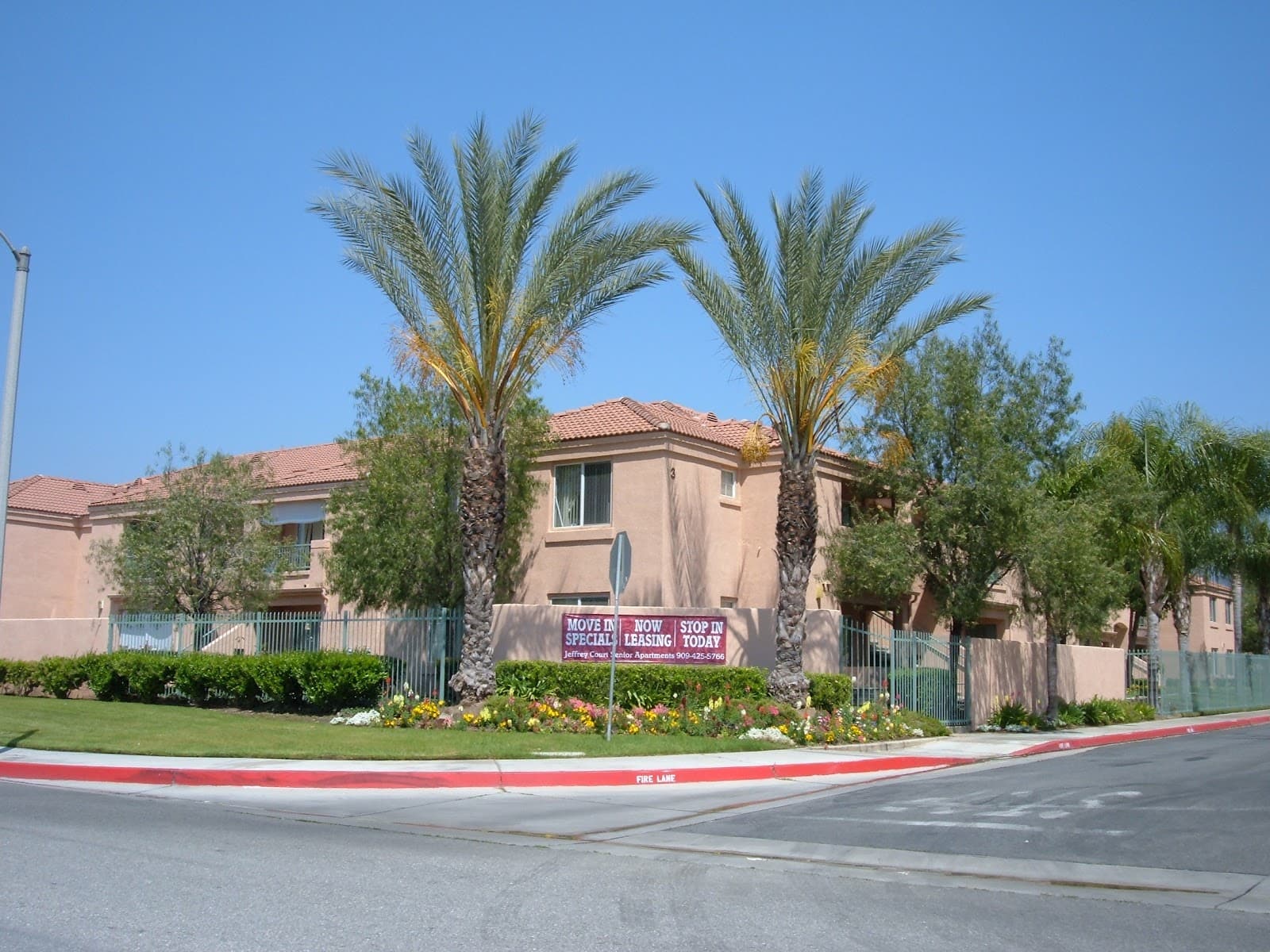 Jeffrey Court Apartments