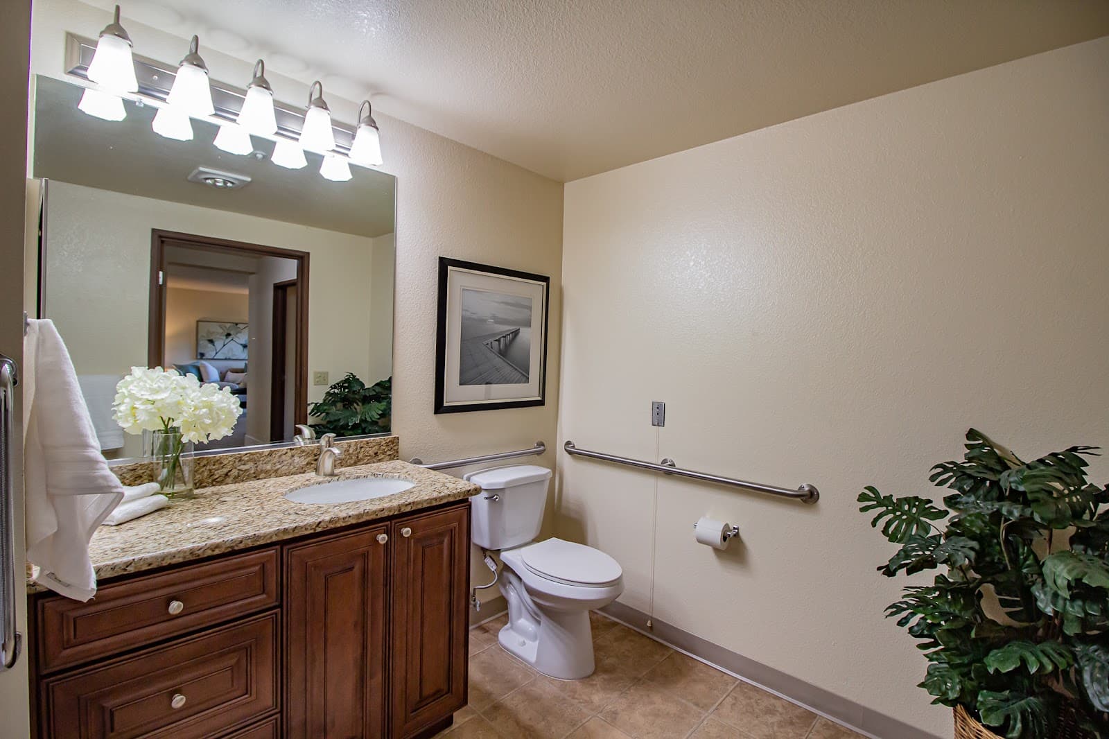 Baywood Court photo 3