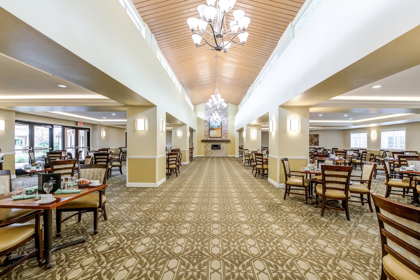 Emerald Court photo 3