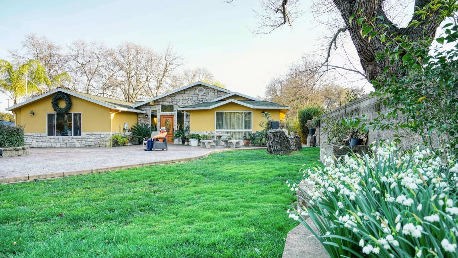 Phoenix Manor