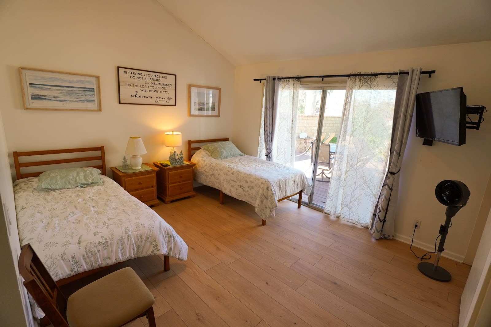 Averie Manor photo 1