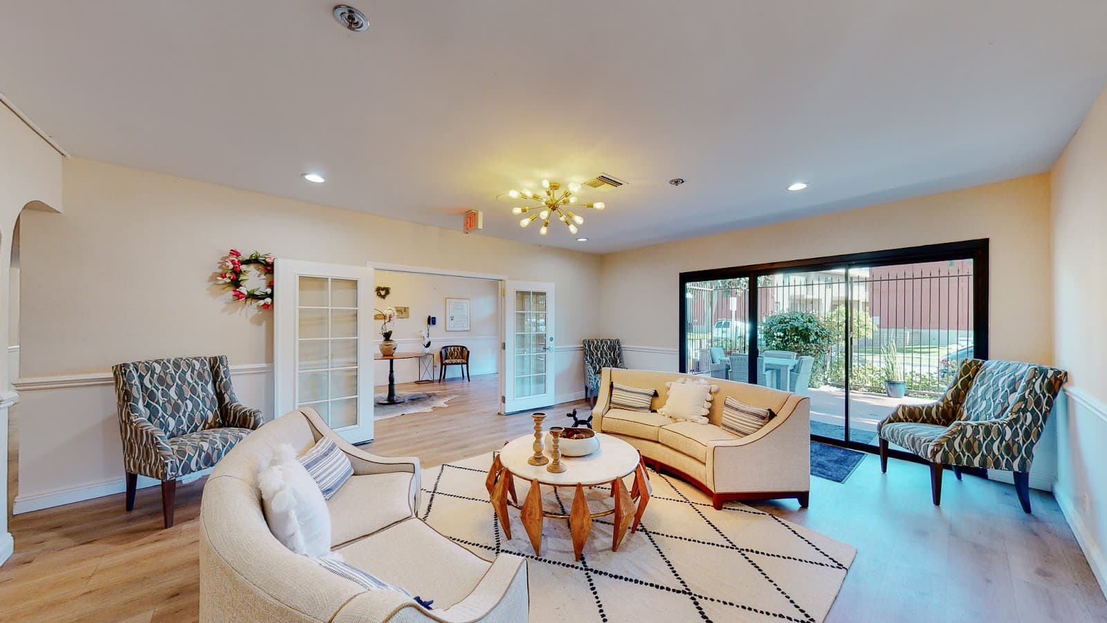 Savant of Burbank East photo 5