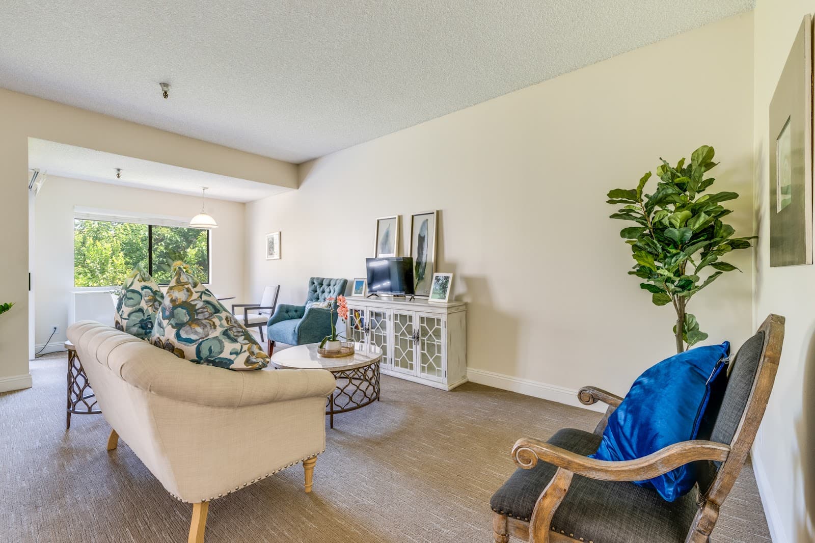 Chatsworth Commons Senior Living photo 4