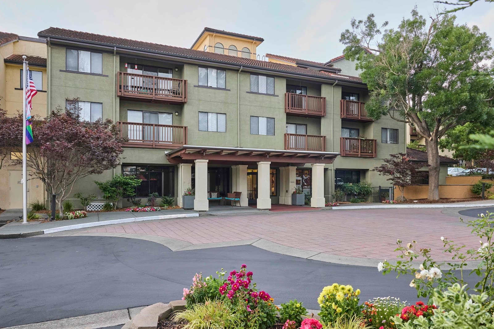 Drake Terrace photo 2