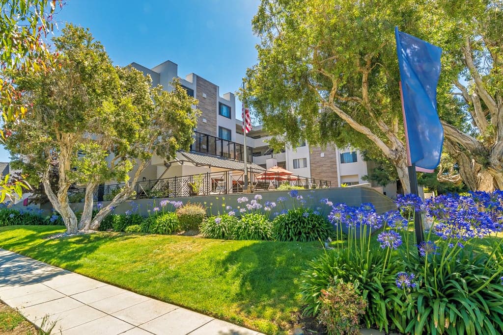 Burlingame Senior Living photo 2