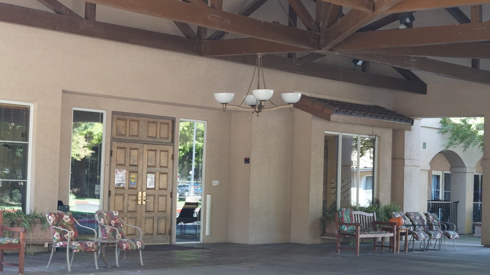 The Courtyard photo 4