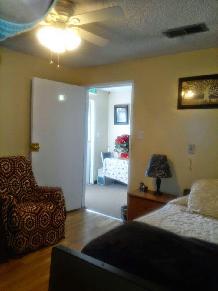 Carroll Manor photo 5