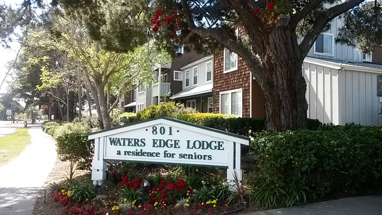 Waters Edge Lodge photo 3