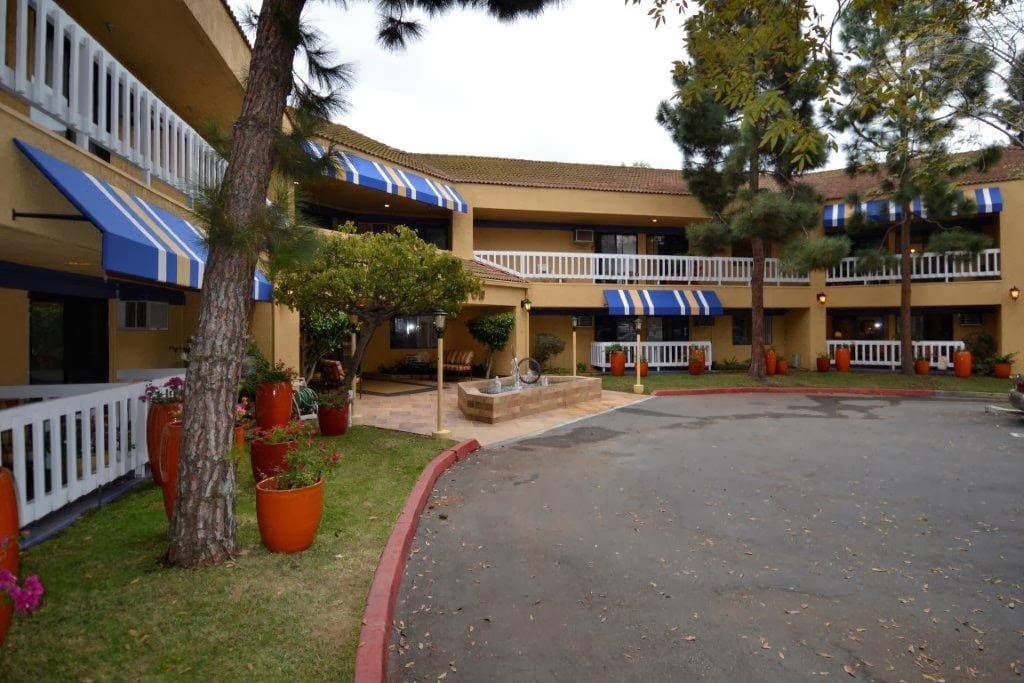 Huntington Retirement Hotel photo 2