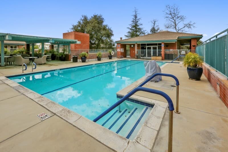 Royal Oaks photo 1
