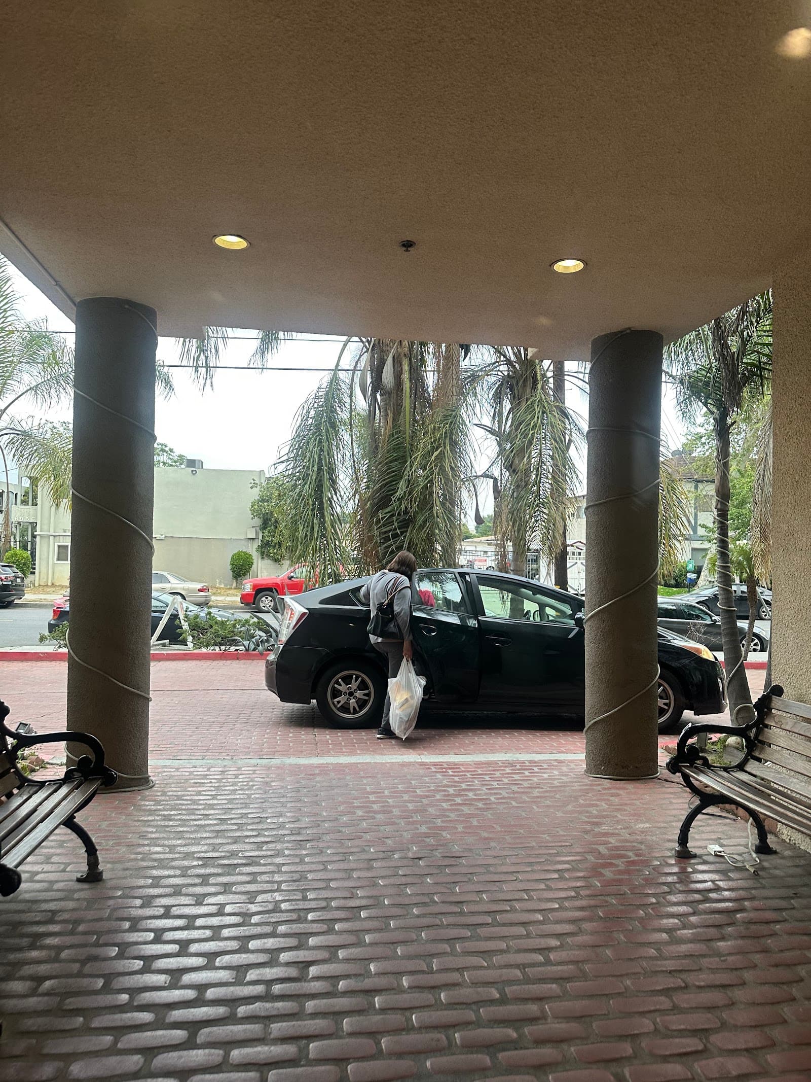 Courtyard Plaza photo 3