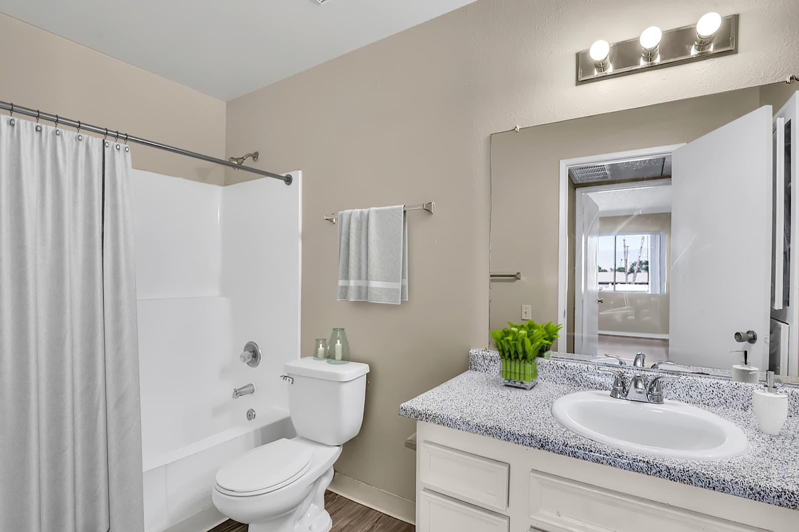 Cielo Vista Apartments photo 4
