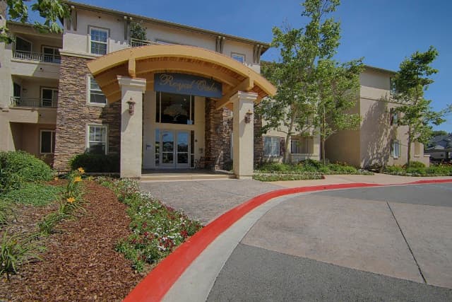 Royal Oaks Senior Apartments photo 3