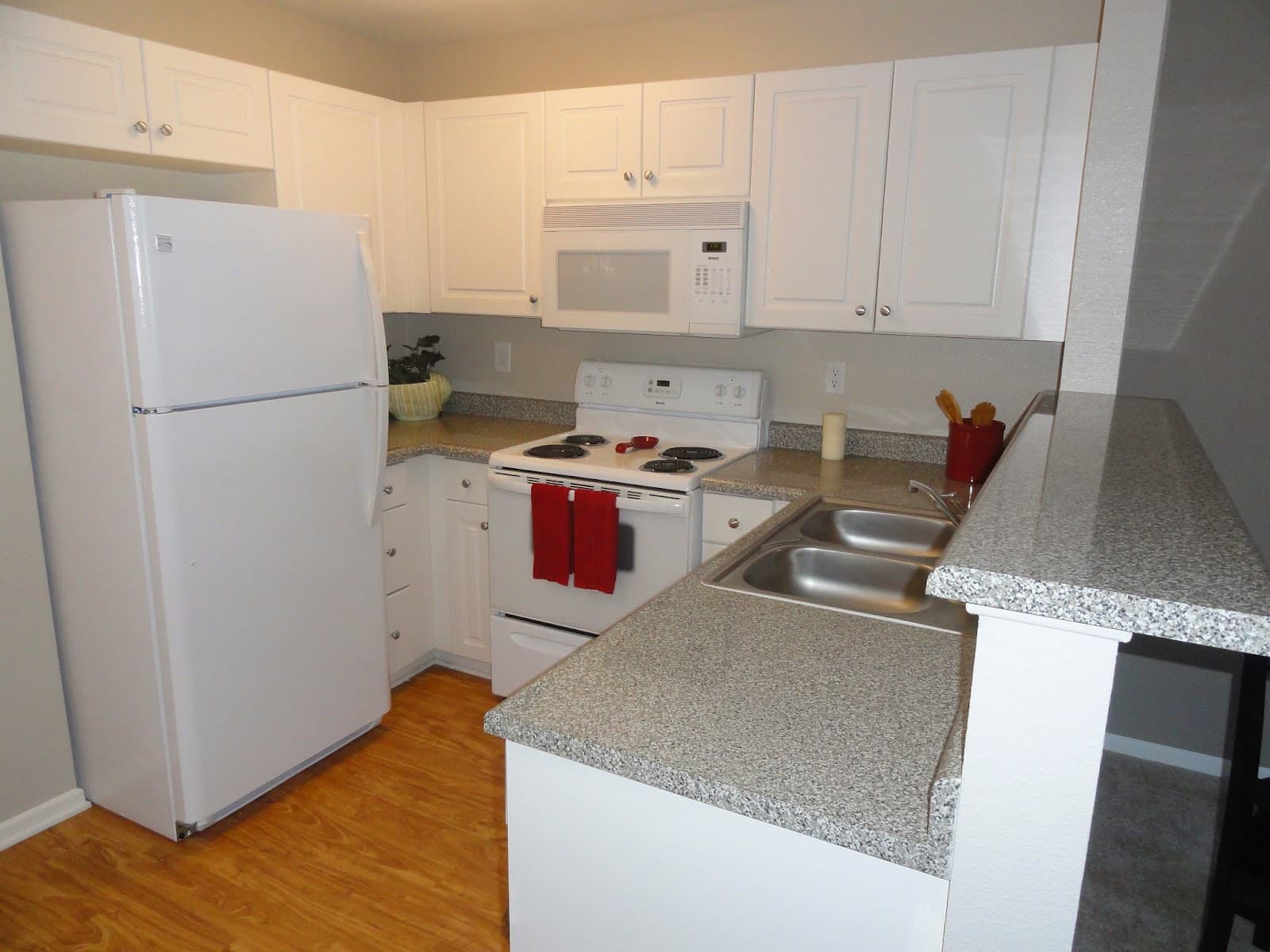 Royal Oaks Senior Apartments photo 5
