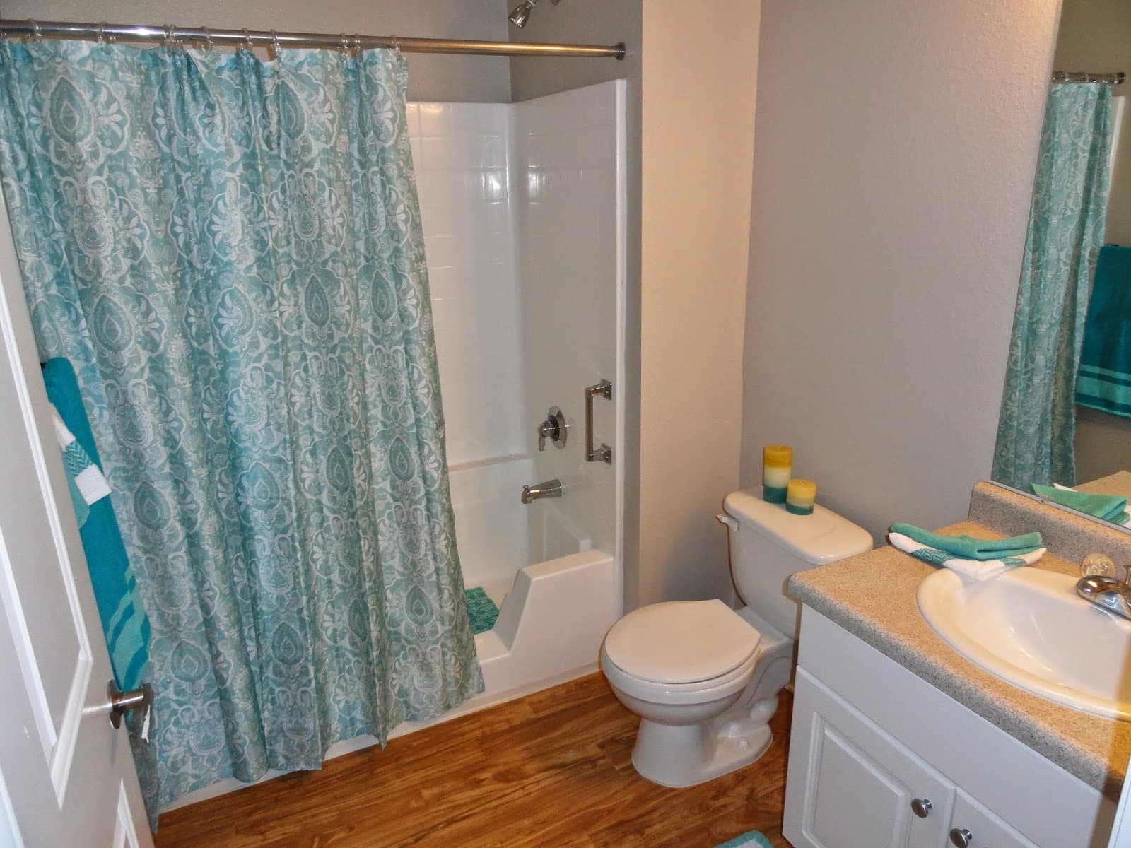 Royal Oaks Senior Apartments photo 2