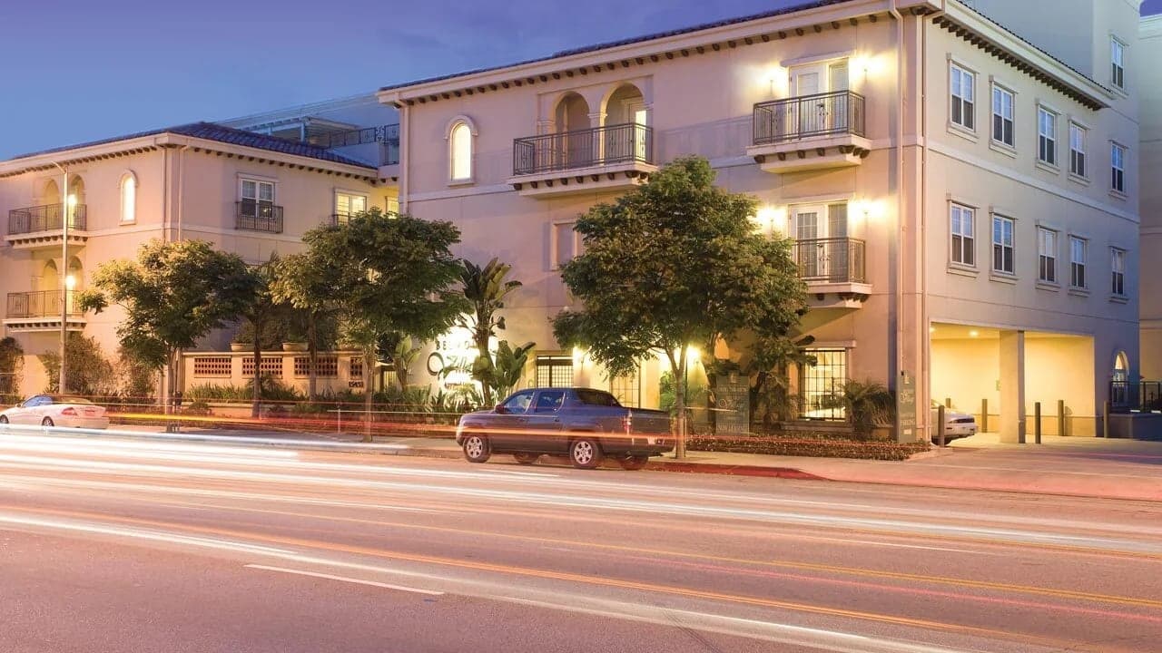 Belmont Village Senior Living Encino photo 4