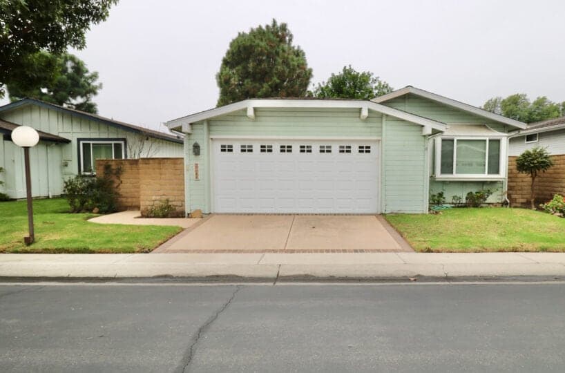 Lake Park Santa Ana North photo 2