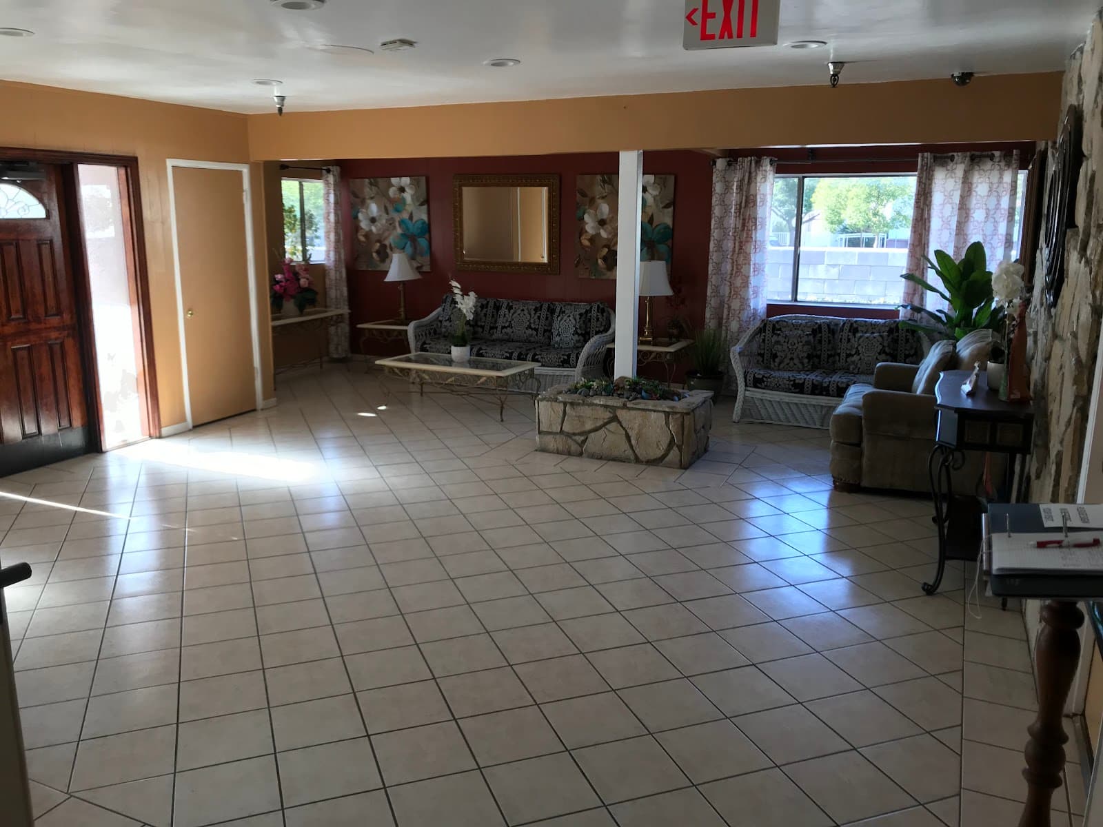 La Verne Manor photo 5
