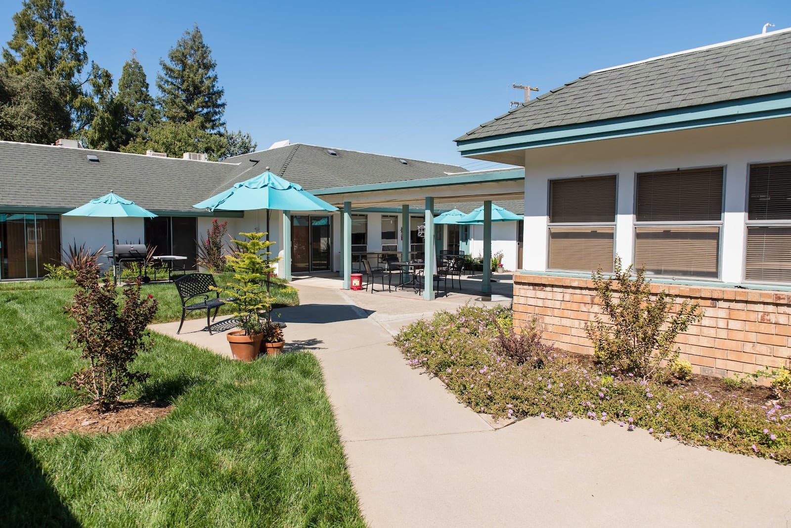 Mountain Manor Senior Residence photo 2