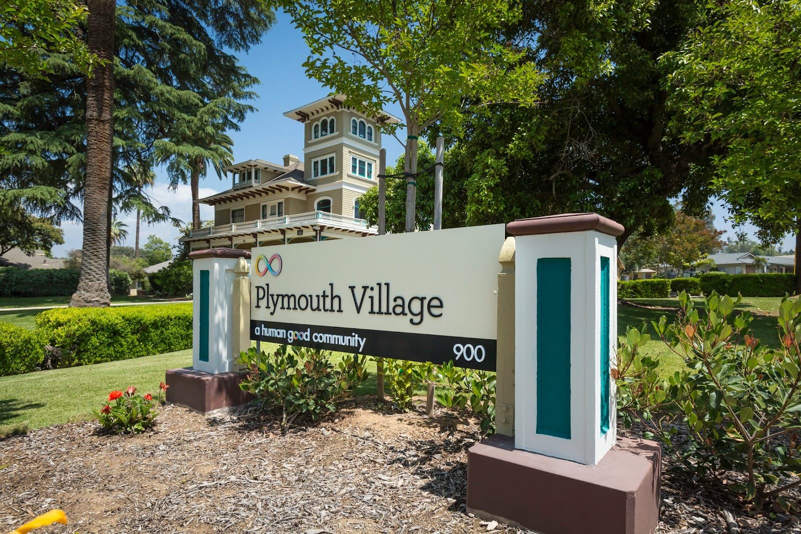 Plymouth Village Of Redlands photo 3