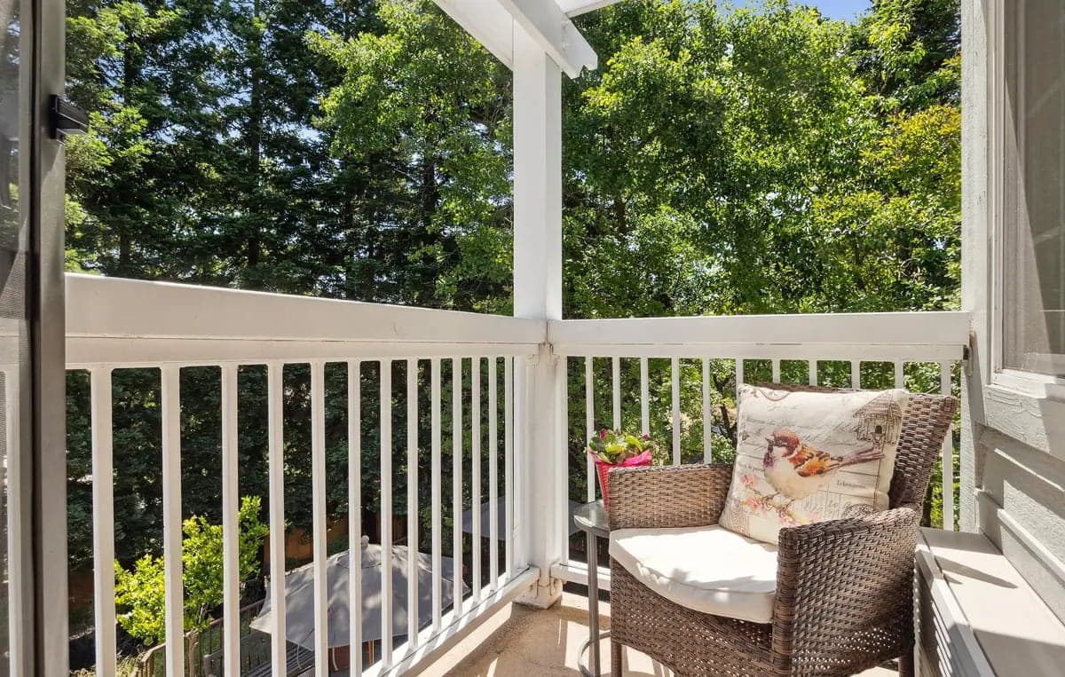 Tiffany Court photo 2