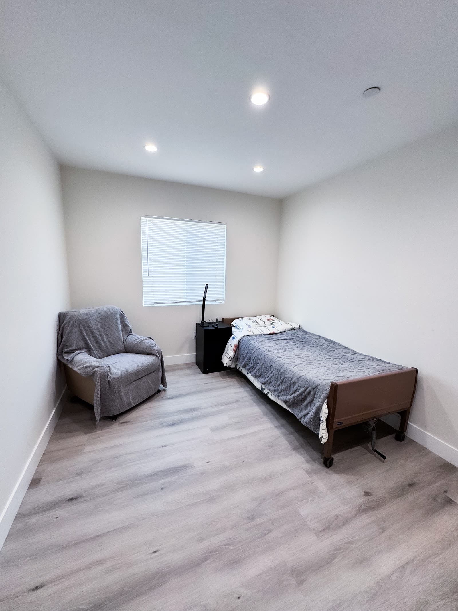 Los Angeles Board and Care photo 2