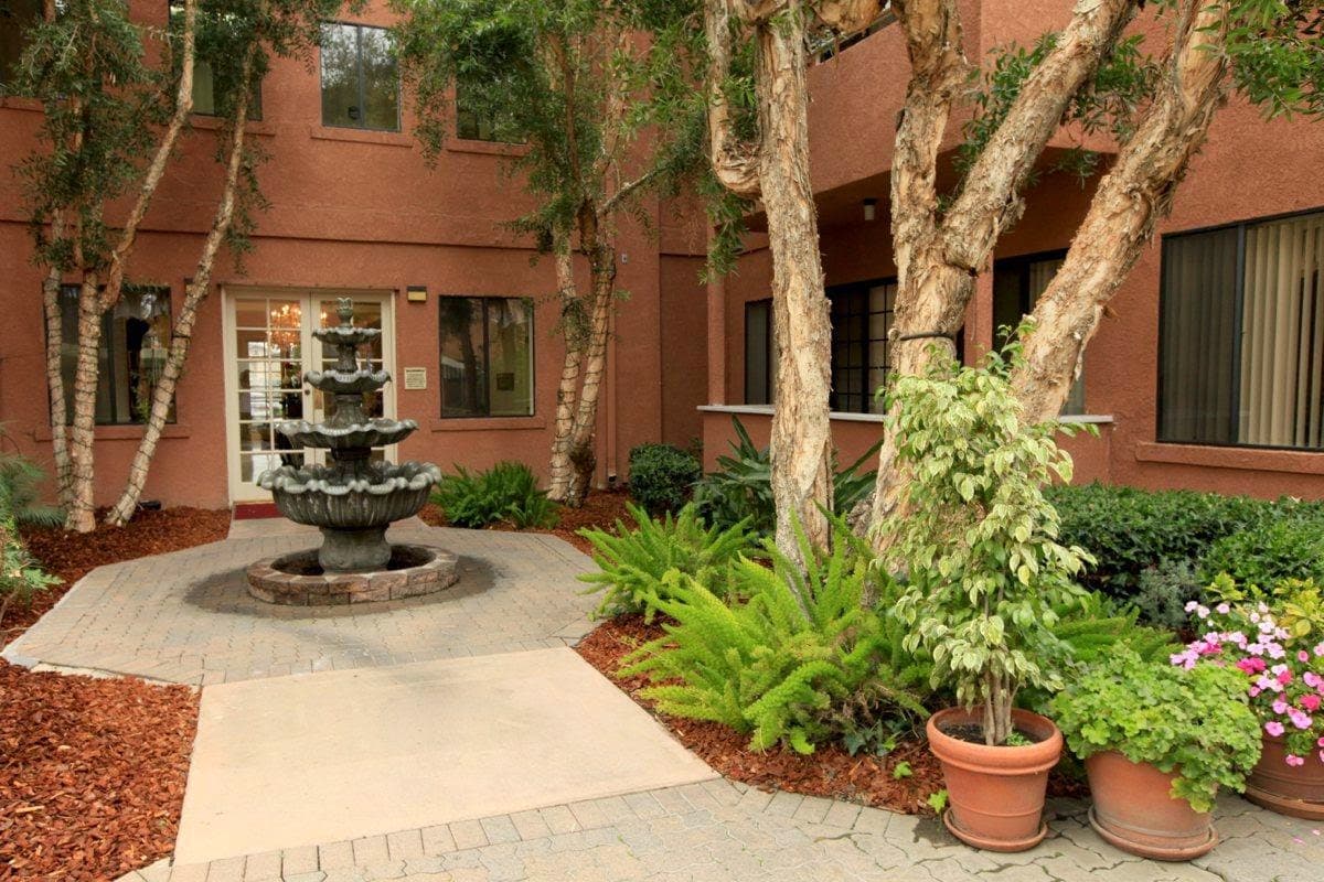 Montclair Royale Senior Living photo 4