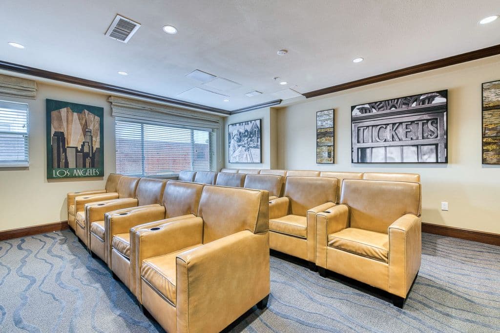 Hollywood Hills Senior Living photo 4