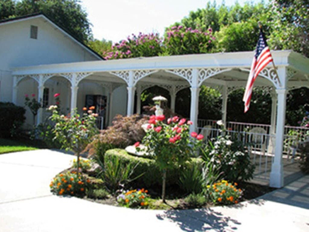 Roses and Ivy Elder Care photo 3