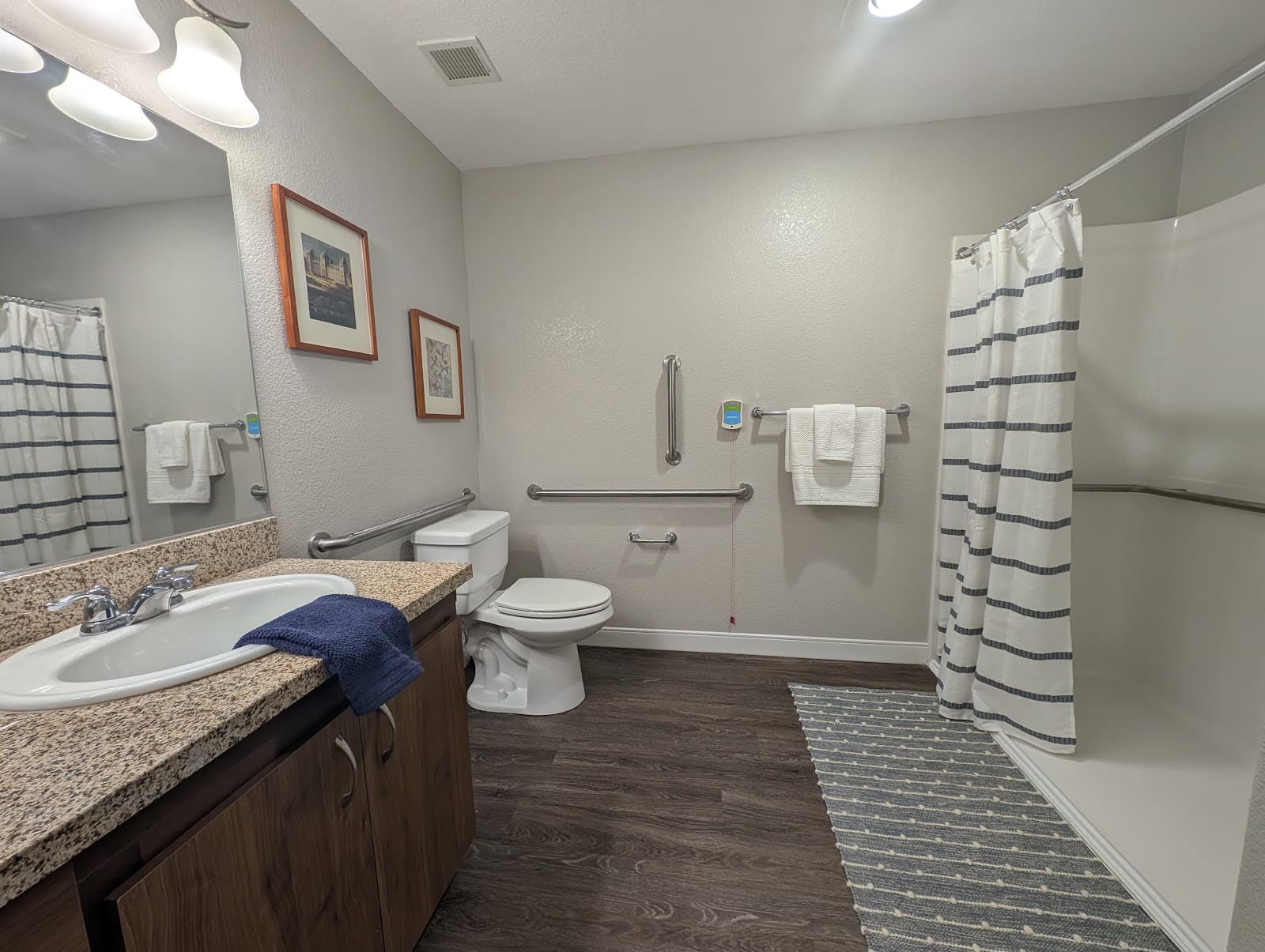Almond Heights photo 4